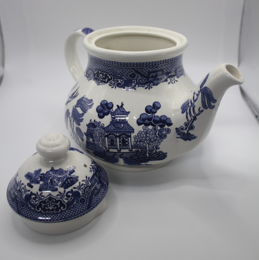 Vintage Churchill Blue & White Teapot – Fine English Tableware, England