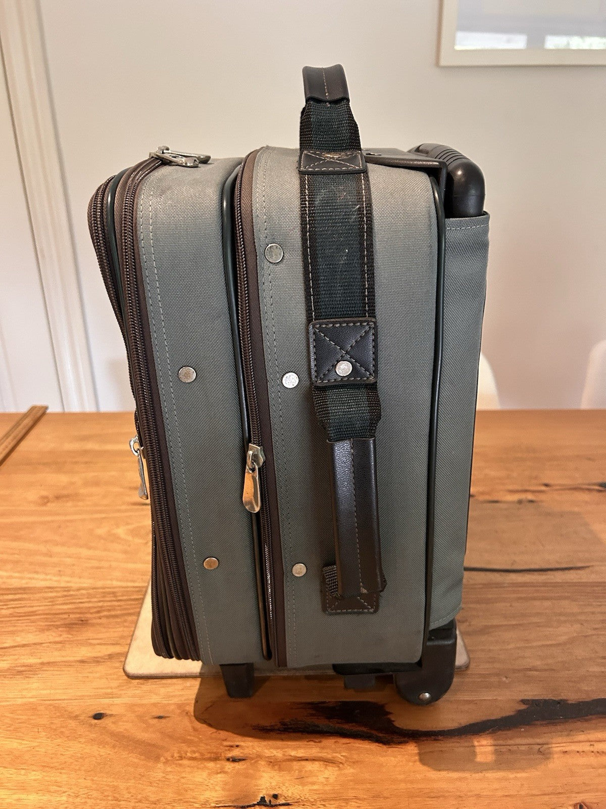 Henselite Lawn Bowls 4 Bowl Trolley Bag Green with Handle & Wheels