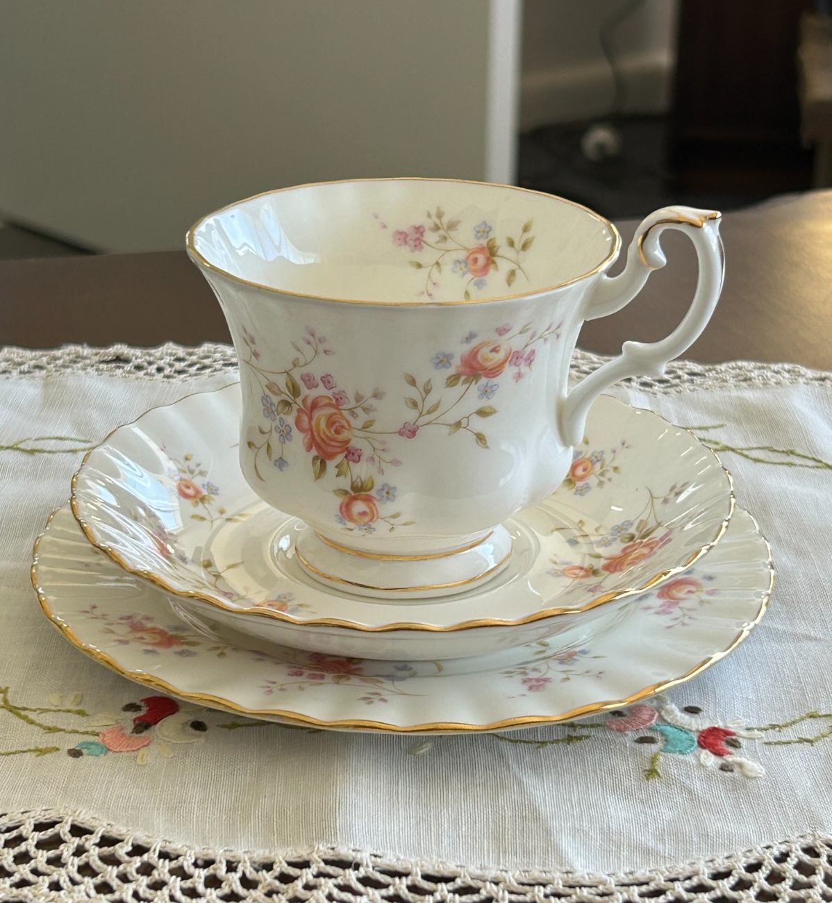 Royal Albert Peach Rose Trio Bone China England 1982 Cup Saucer Plate