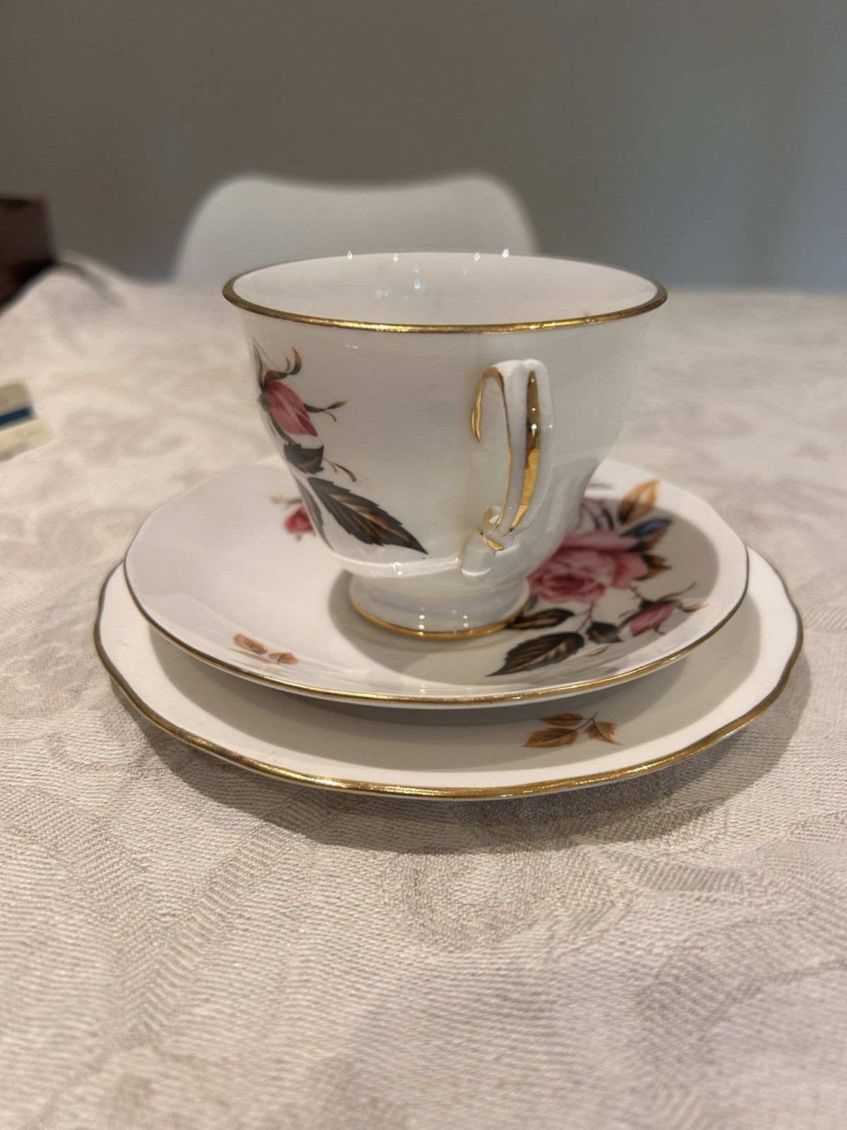 VINTAGE - TRIO BY ROYAL VALE, ENGLAND - CUP SAUCER & PLATE - BONE CHINA