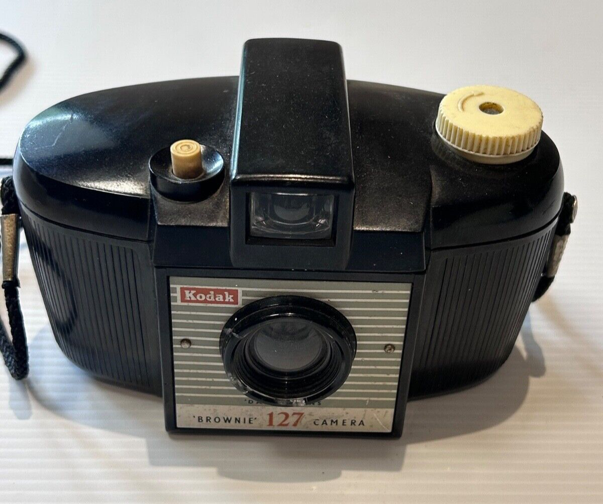 Vintage Kodak Brownie 127 Camera with Dakon Lens – Classic Mid-Century Photograp