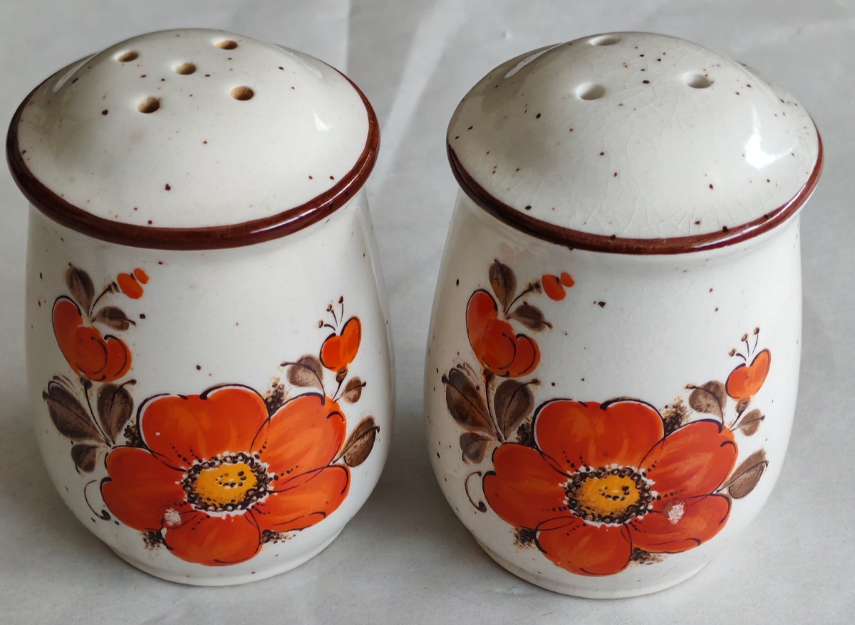Vintage Floral Ceramic Salt & Pepper Shakers – Hand-Painted Poppy Design