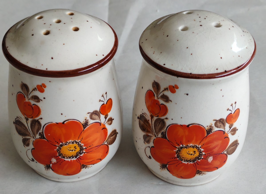 Vintage Floral Ceramic Salt & Pepper Shakers – Hand-Painted Poppy Design