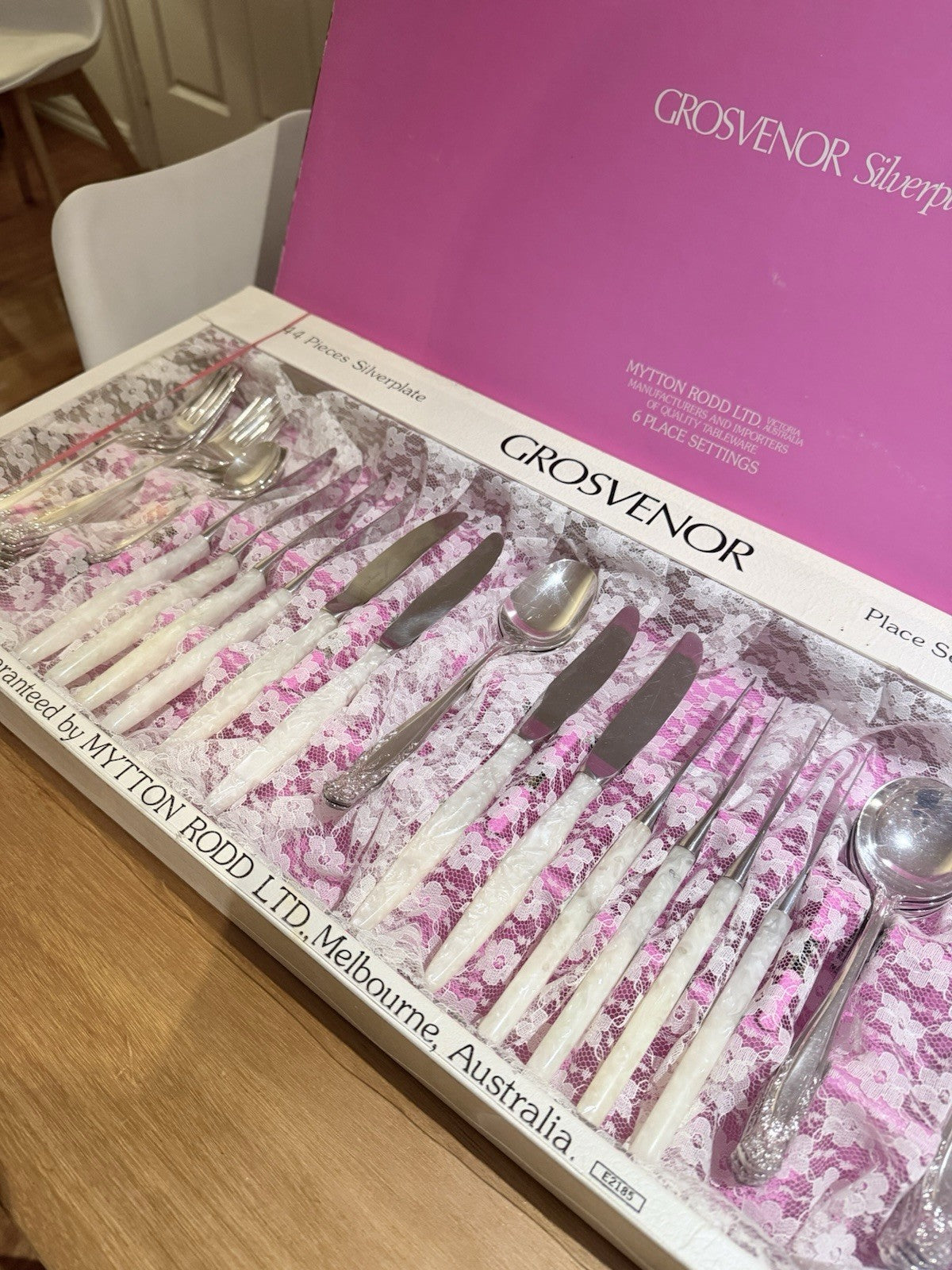 Grosvenor Laureate 44pc Silverplate Cutlery Set Boxed Pearlex AU