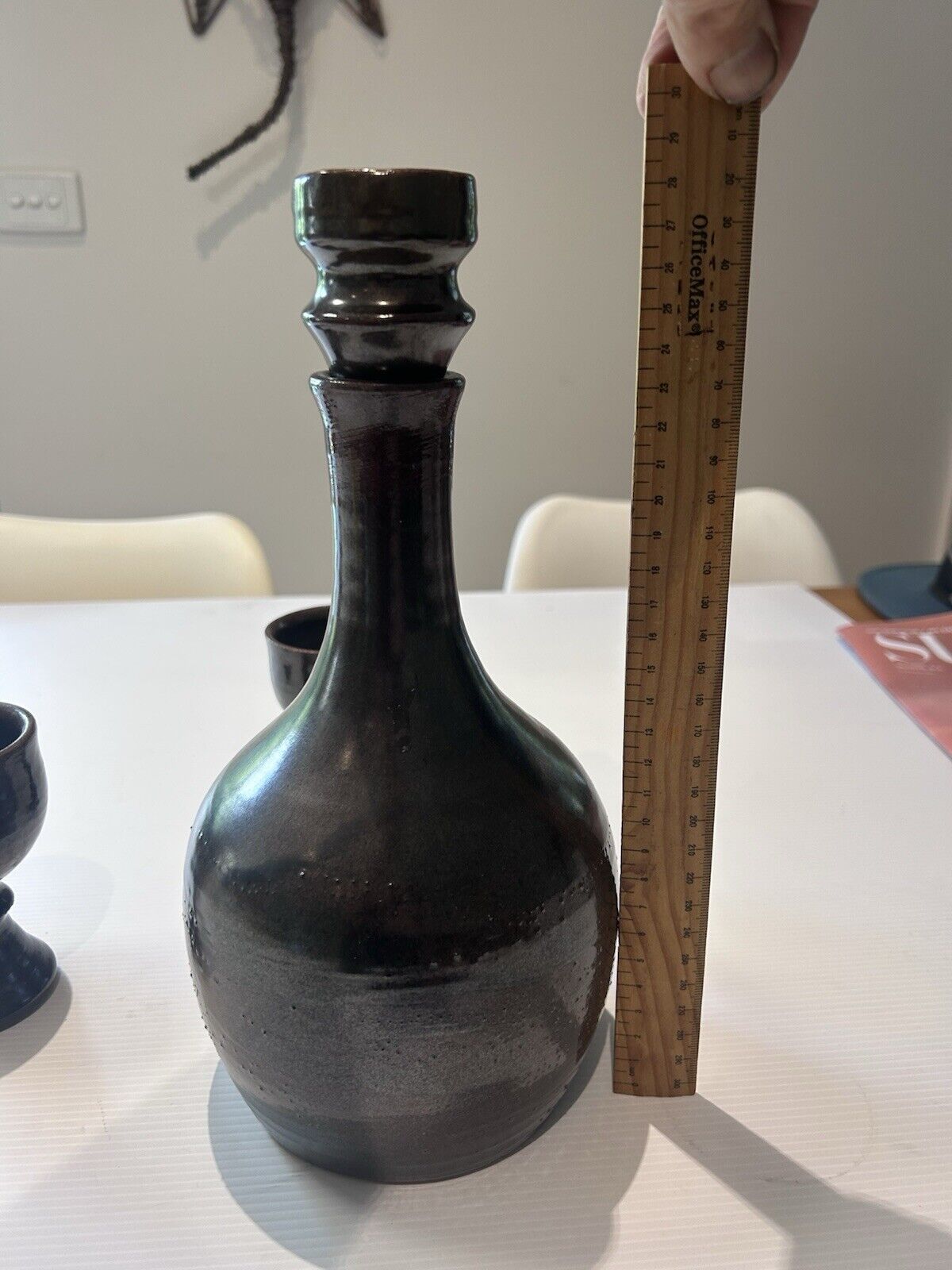 CHARLES WILTON SIGNED VINTAGE POTTERY DECANTER WITH STOPPER AND FIVE GOBLETS.