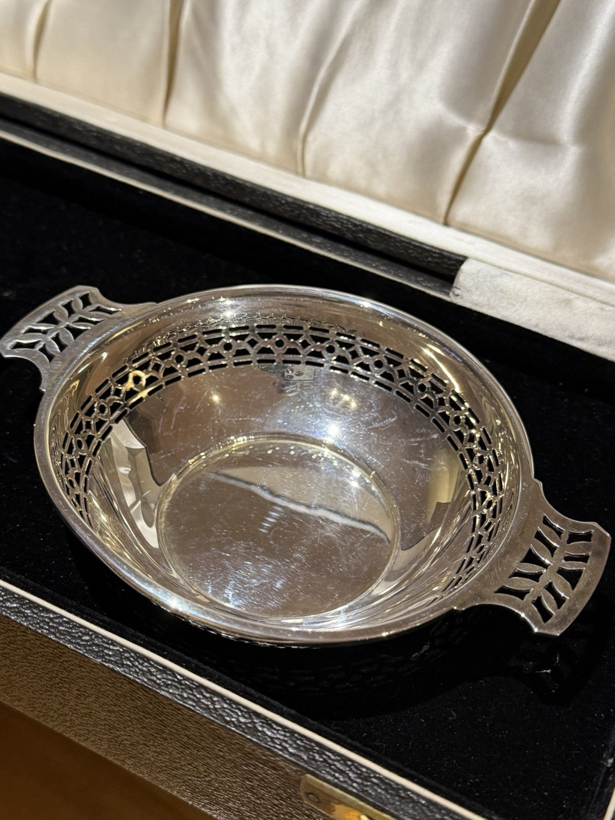 Sterling Silver Bon Bon Dishes Pair 1963 Birmingham HCD Boxed 148g