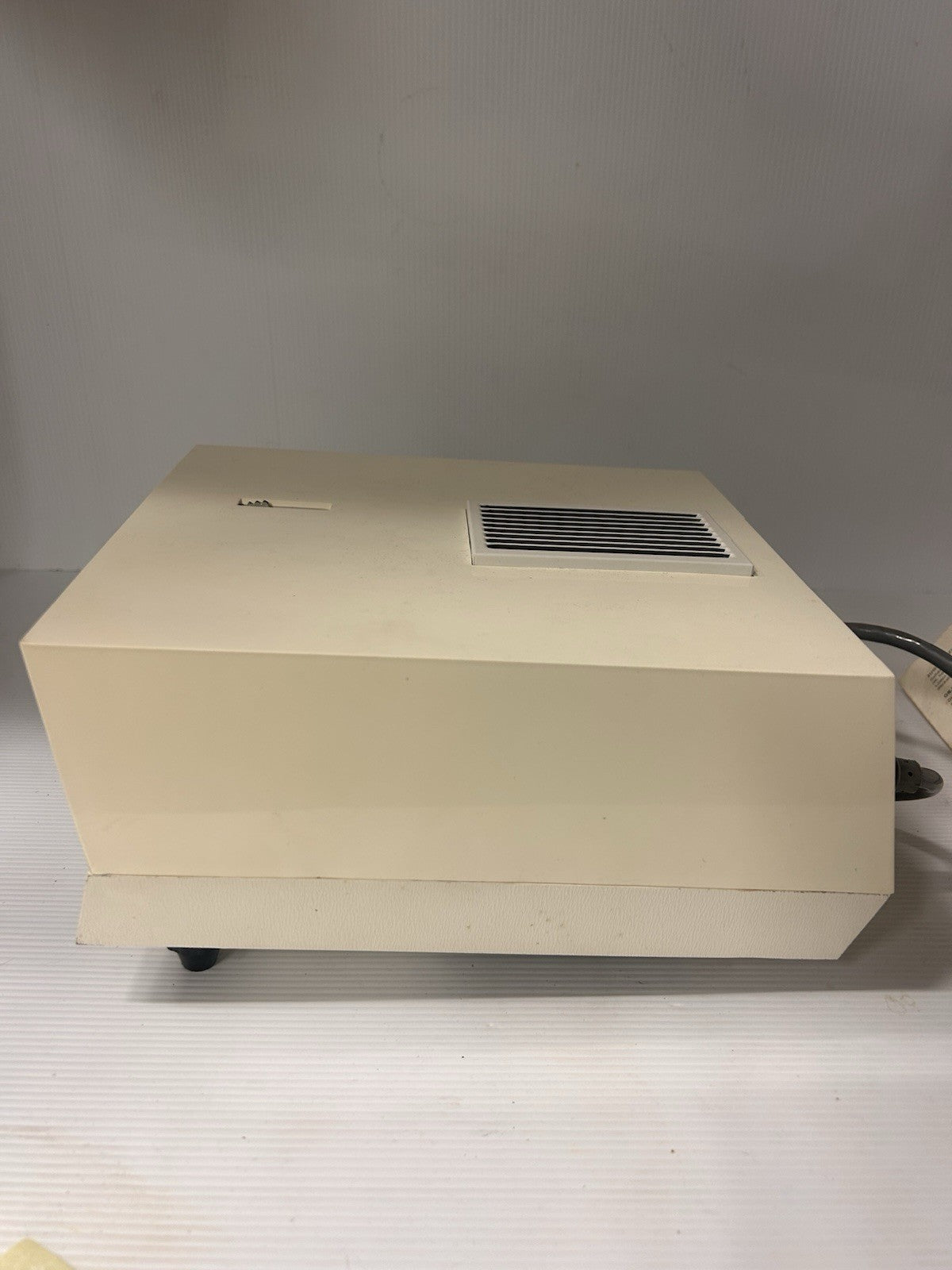 Titan ColorSlide IQ Semi-Automatic 35mm Slide Projector W. Germany + Manual