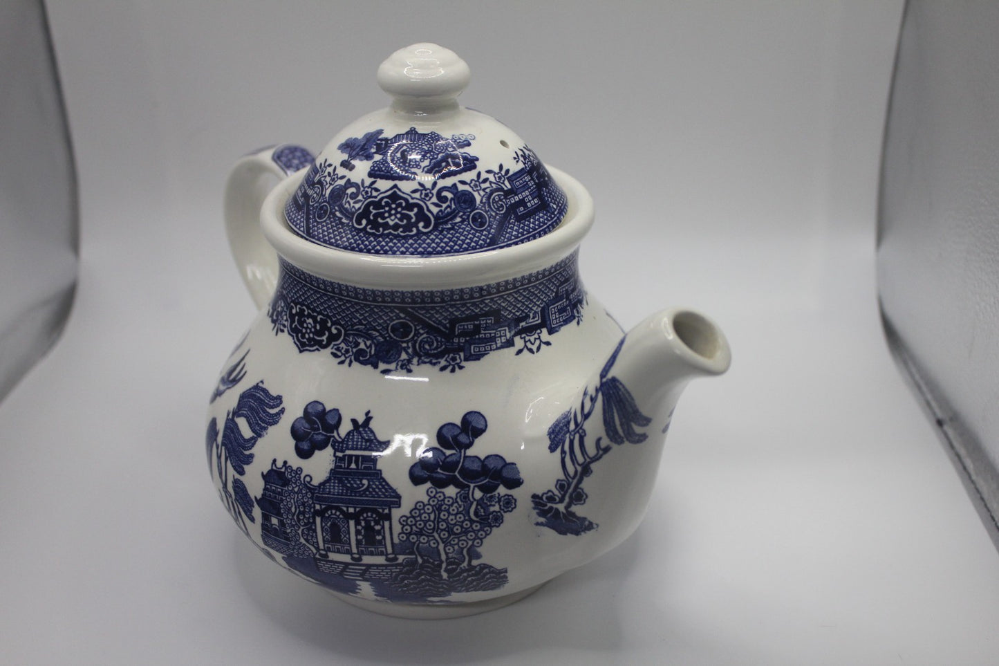 Vintage Churchill Blue & White Teapot – Fine English Tableware, England