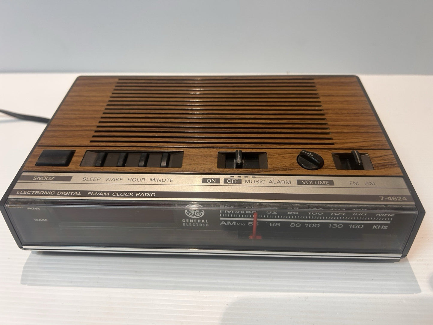 Vintage GE General Electric AM/FM Digital Clock Radio 7-4624B Clean Working