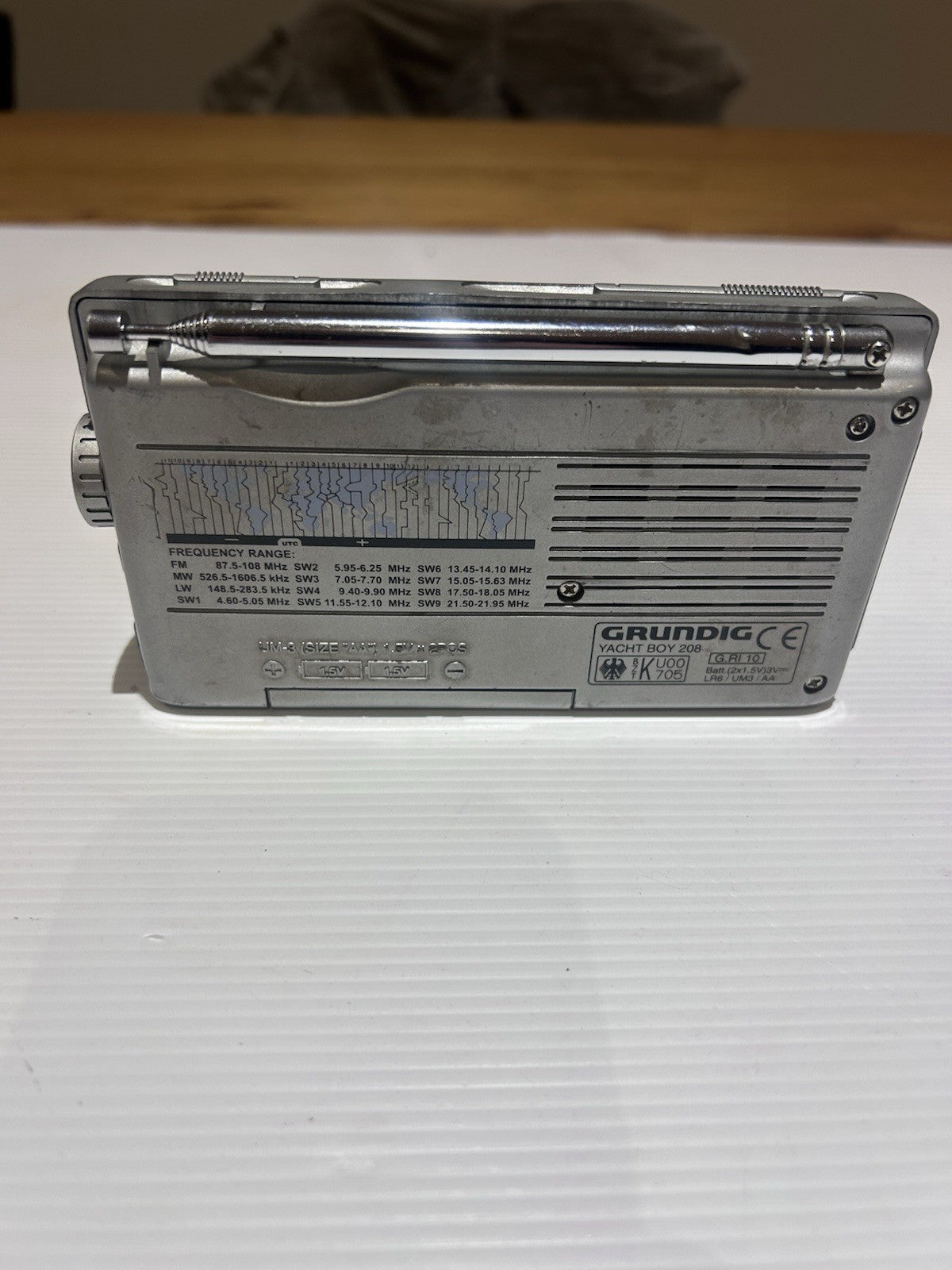Grundig Yacht Boy YB 208 Multiband Radio FM LW MW SW1-12 Portable Receiver