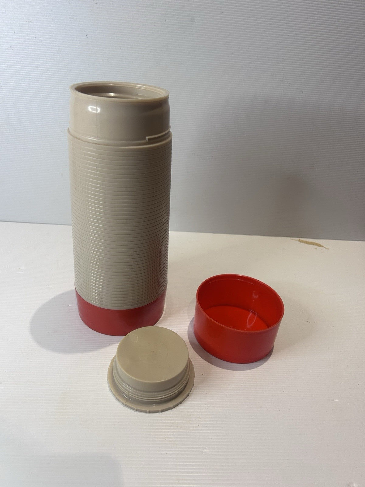 Vintage Aladdin Hy-Lo Thermos WM1060P 32oz USA Red Beige Retro Lunch Bottle