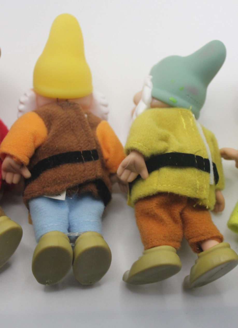 Disney Seven Dwarfs Complete Set Simba Vintage Plush and Vinyl Figures 12cm