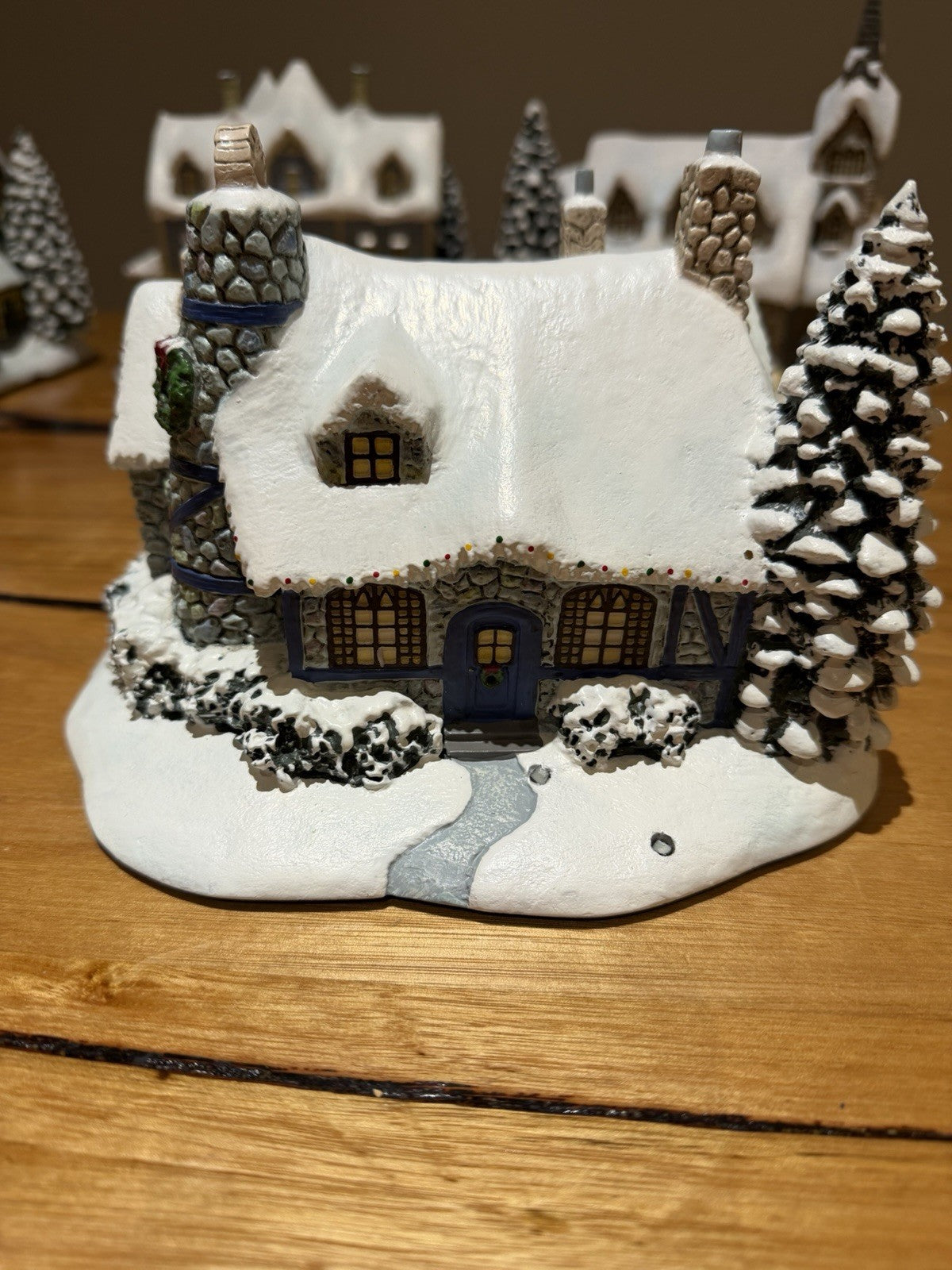 Thomas Kinkade Stonehearth Restaurant Hawthorne Village Christmas House COA