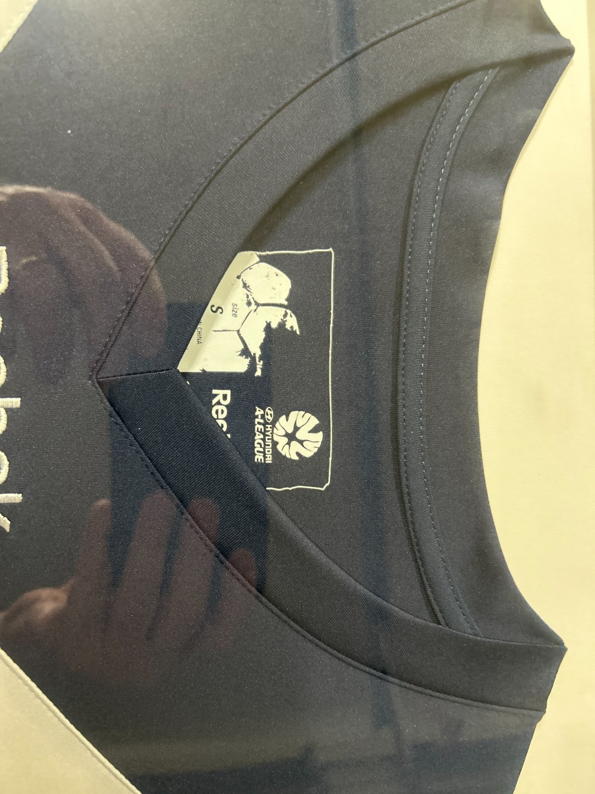 Melbourne Victory Signed Reebok Jersey Framed A-League 2009-11 Intralot