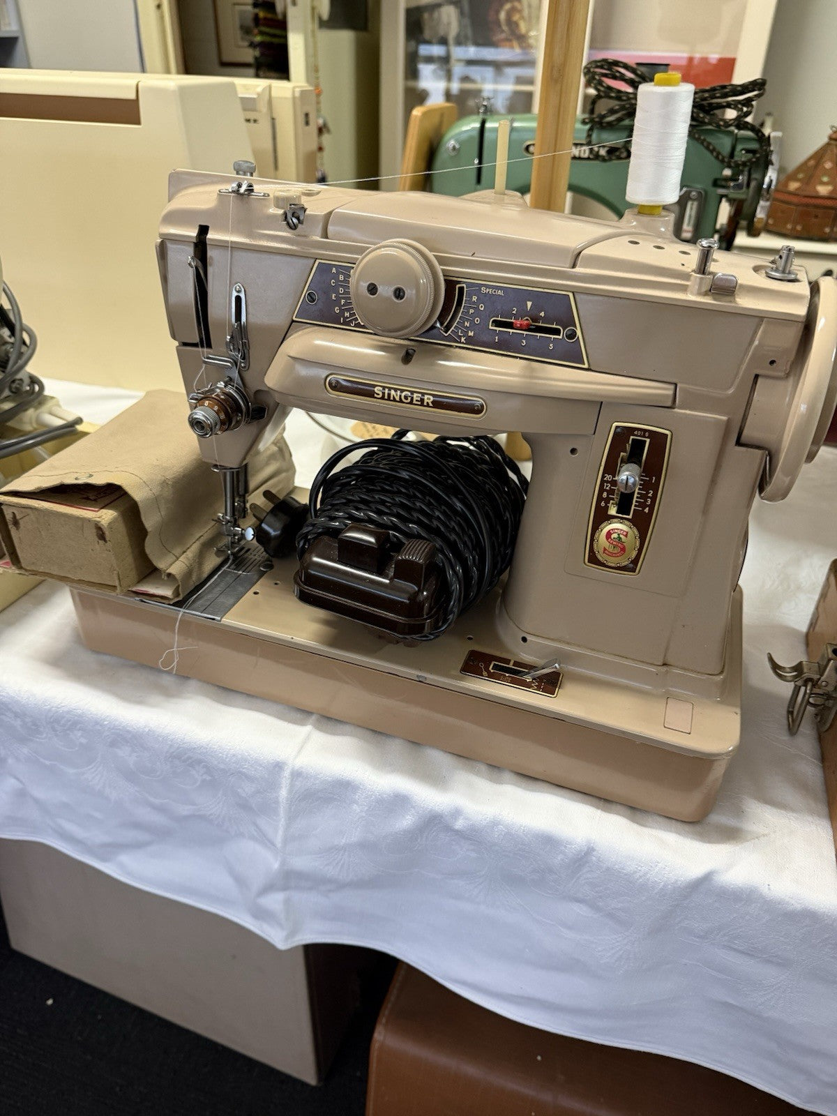 Singer 401G Slant-O-Matic Sewing Machine Germany – Complete with Accessories