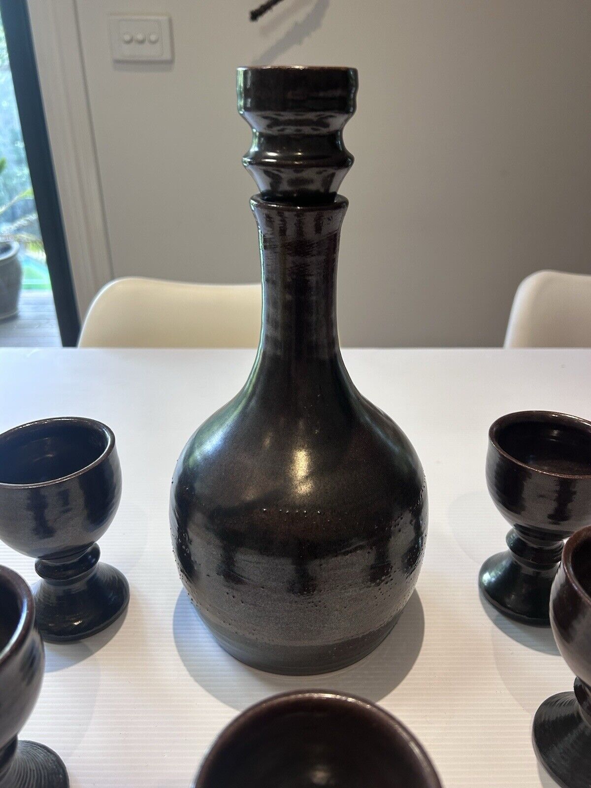 CHARLES WILTON SIGNED VINTAGE POTTERY DECANTER WITH STOPPER AND FIVE GOBLETS.