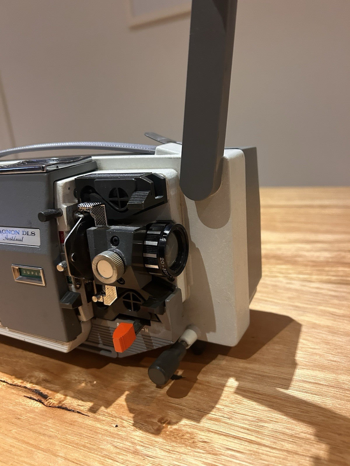 Magnon DLS Super 8 Film Projector Instaload + Case Powers On Vintage