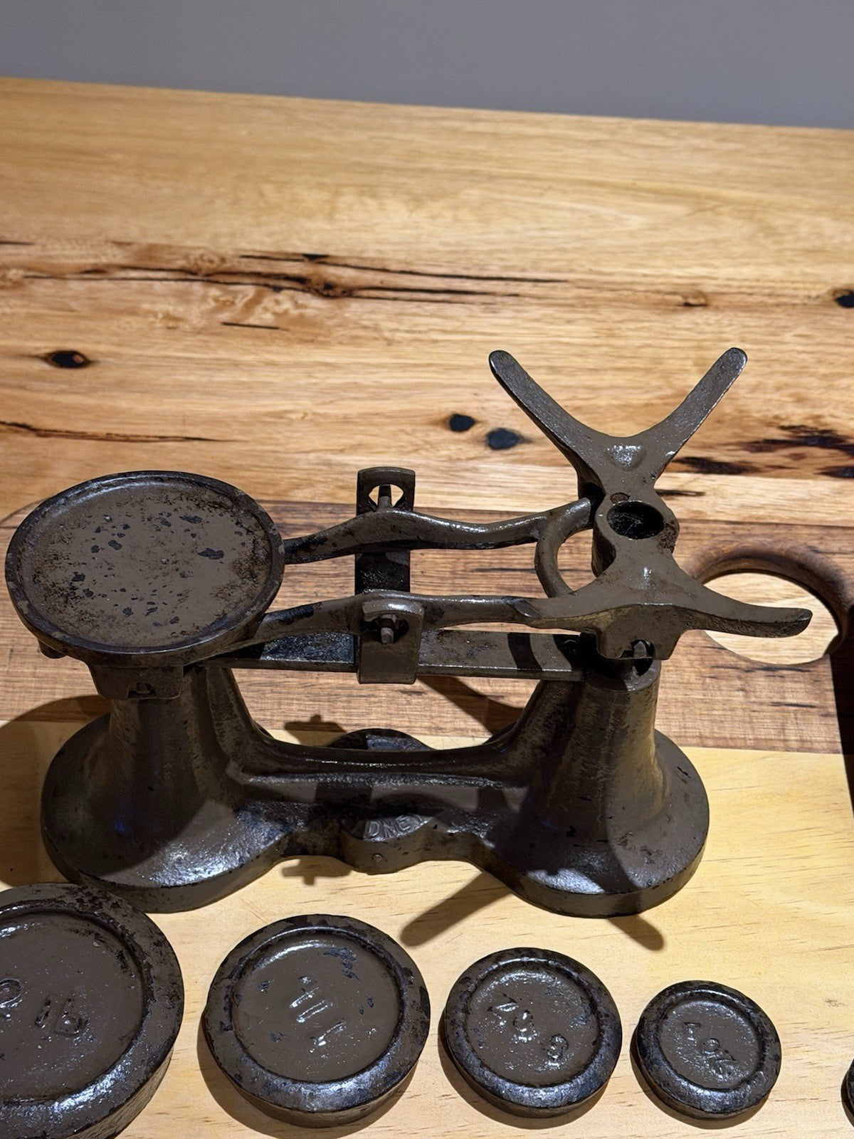 Vintage Metters Sydney Cast Iron Balance Scales w Weights Apothecary