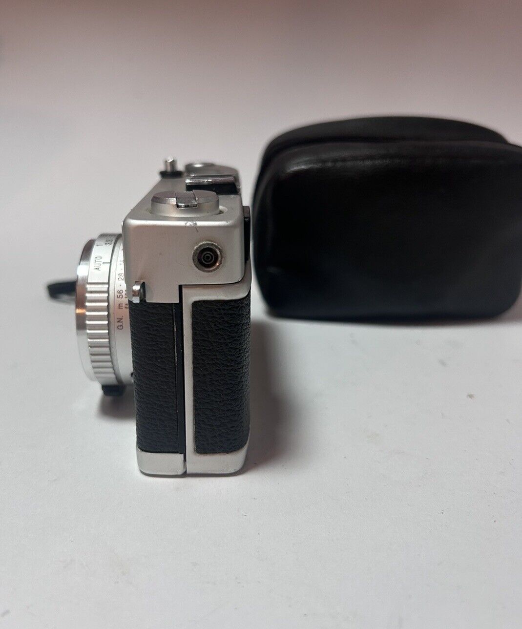 KONICA C35 AUTOMATIC 35MM FILM CAMERA WITH CASE - MADE IN JAPAN - WORKING