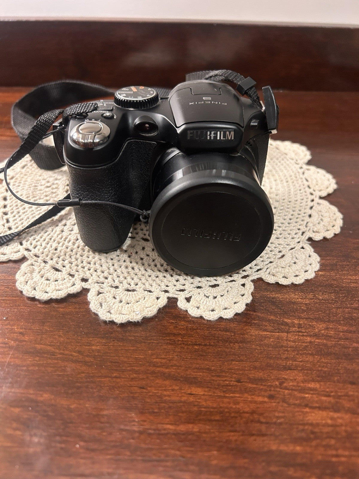 Fujifilm FinePix S2980 Digital Camera 18x Optical Zoom Boxed 14MP Tested