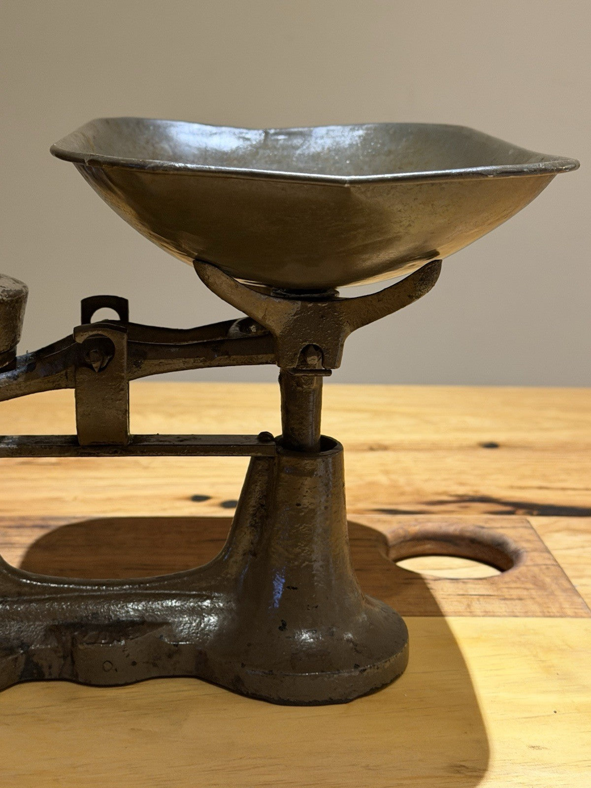 Vintage Metters Sydney Cast Iron Balance Scales w Weights Apothecary