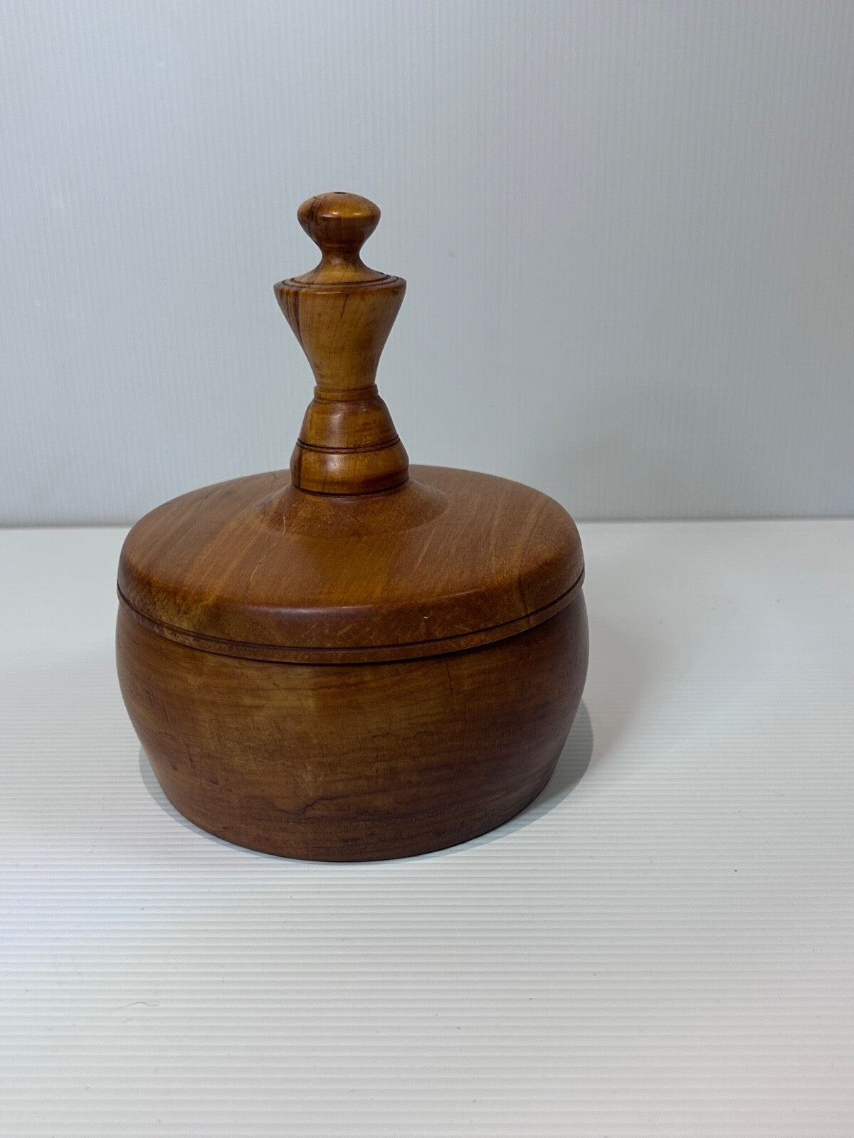 Vintage Hand-Turned Rimu Wood Lidded Pot – Red Felt Lined – NZ Lathe Art – 1970s