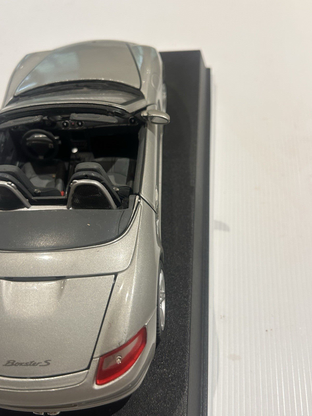 Maisto Porsche Boxster Convertible 1:18 Diecast Model Car w/ Lights Silver