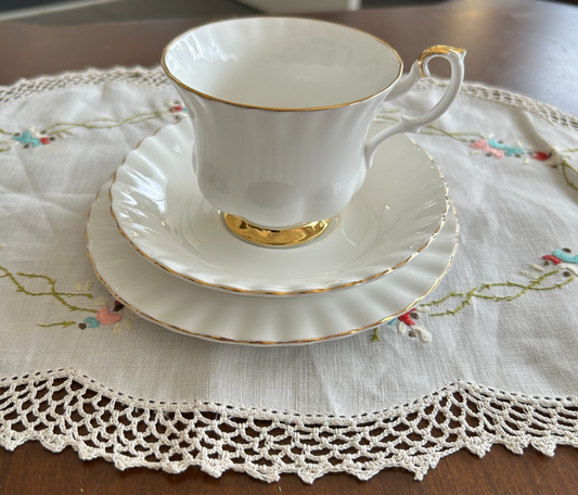 ROYAL ALBERT  VAL D'OR Tea cup, saucer and side plate TRIO - Vintage-ENGLAND