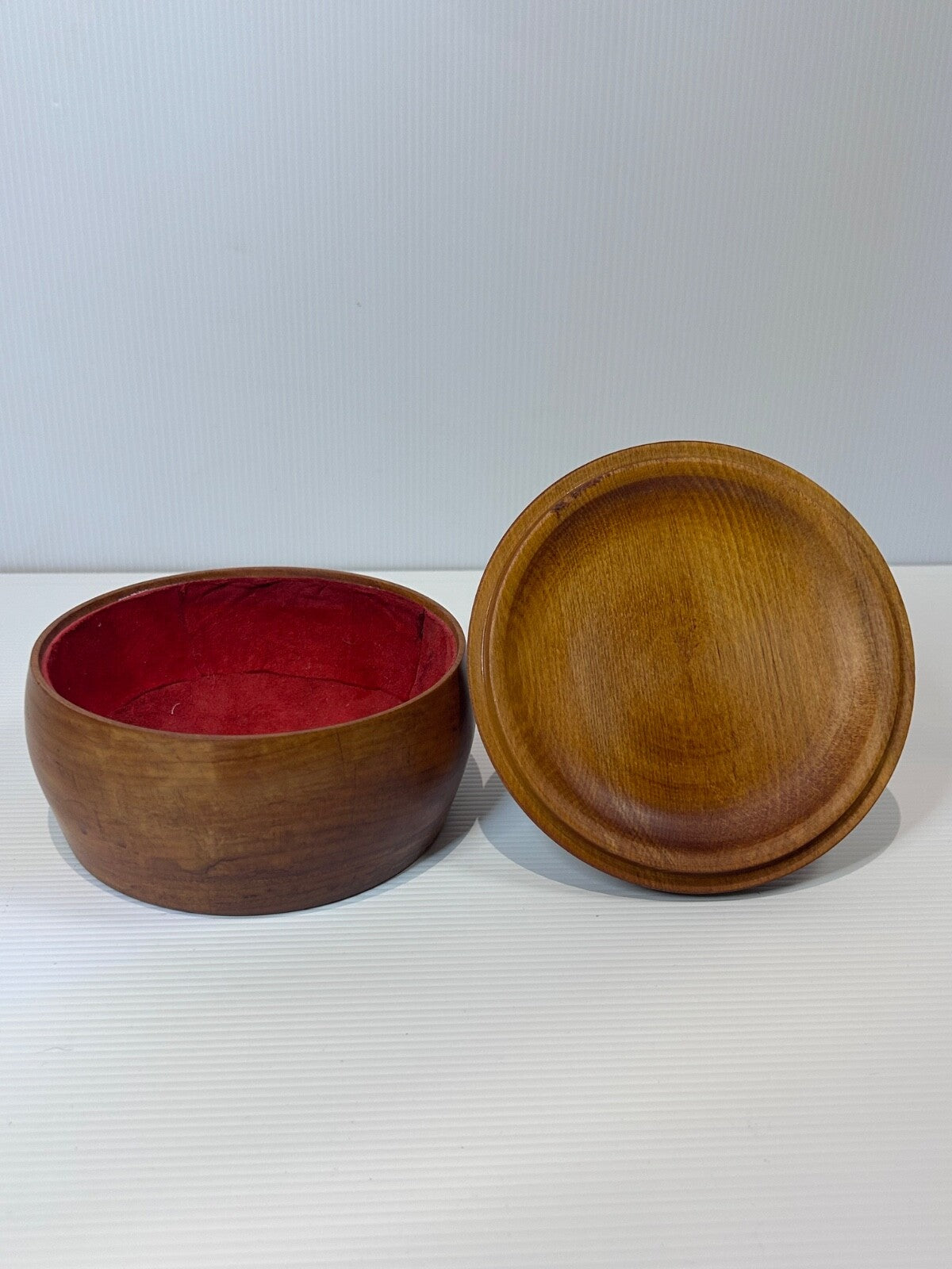 Vintage Hand-Turned Rimu Wood Lidded Pot – Red Felt Lined – NZ Lathe Art – 1970s