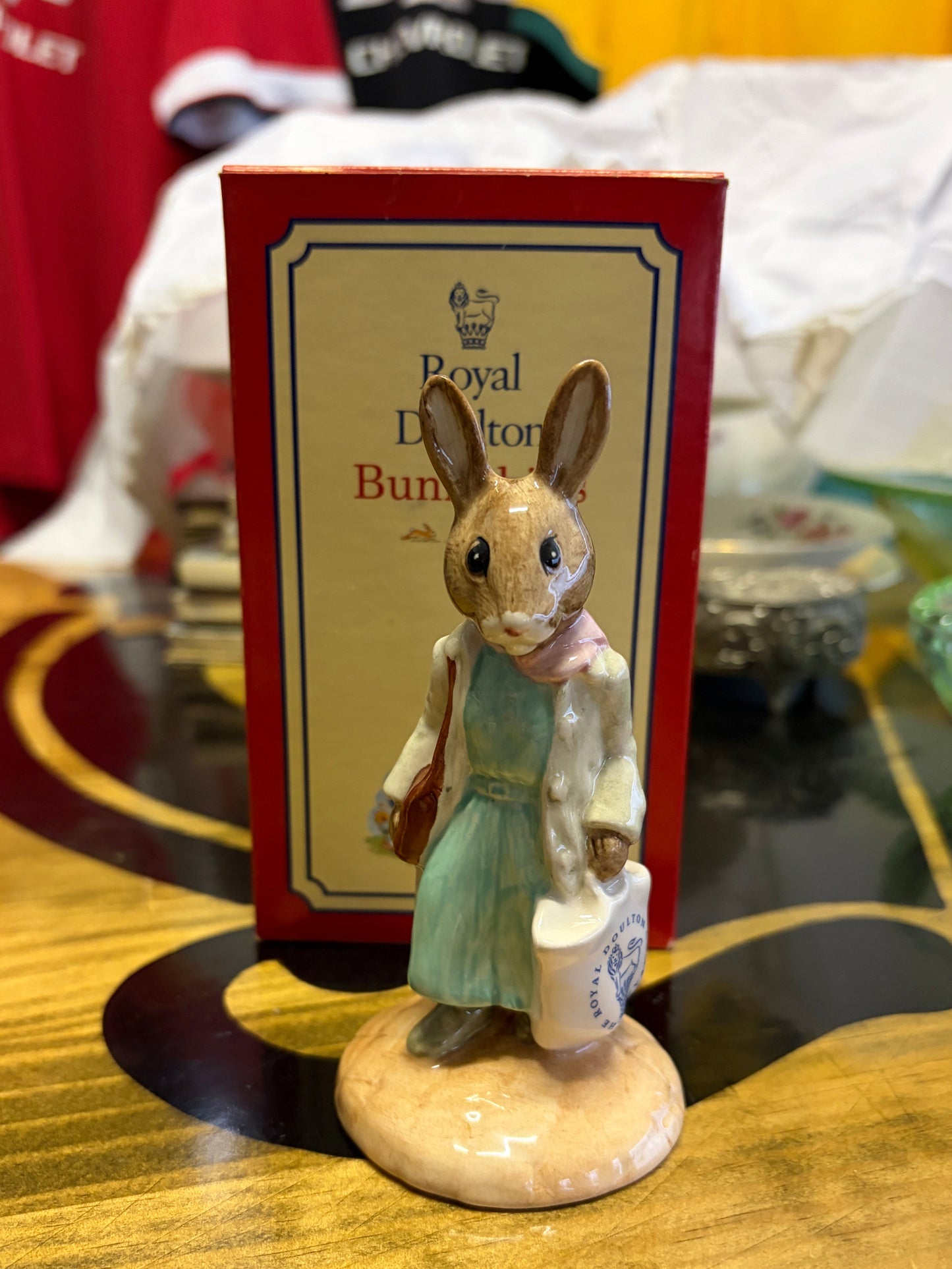 Royal Doulton Shopper Bunnykins DB233 – Boxed Vintage Figurine