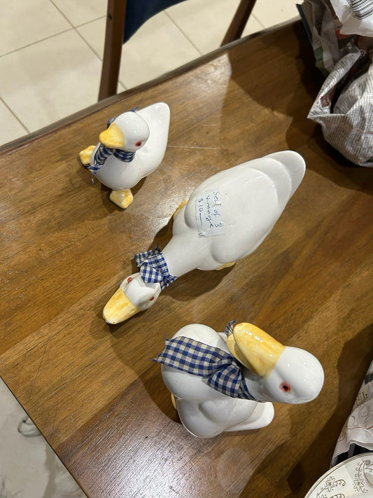 Vintage 1960’s whimsical duck family w/blue & white ribbons