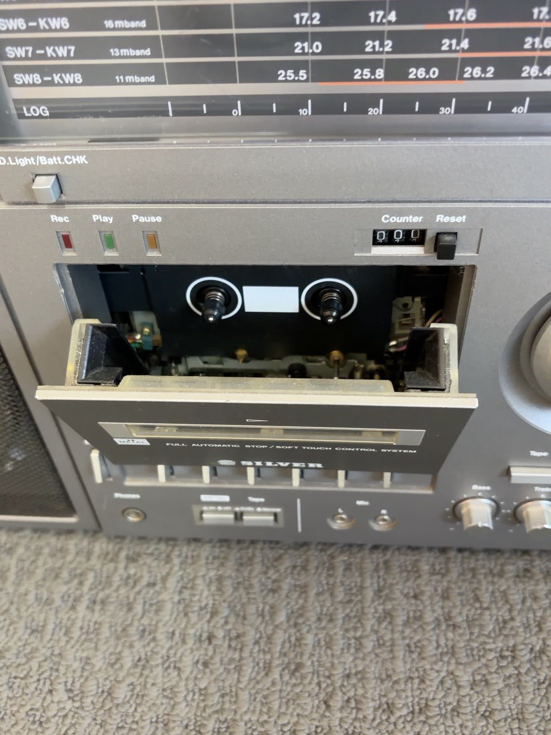 Vintage Silver ST888 Space Master II 11-Band World Receiver & Cassette Boombox – Made in Japan